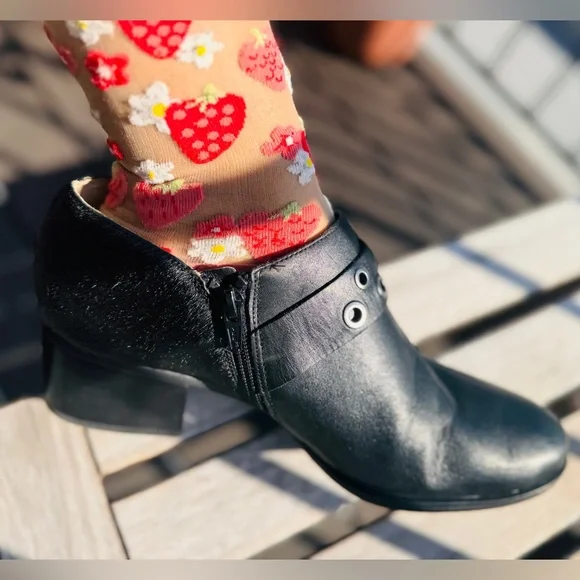 Naturalizer Black Booties - Picture 4 of 9